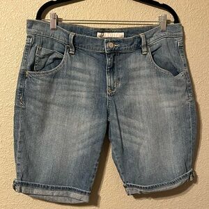 Old Navy midrise Bermuda shorts size 14